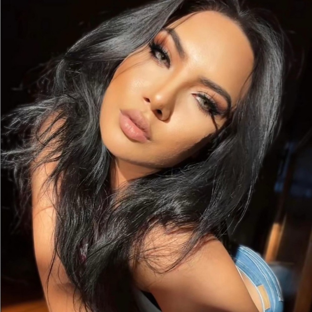 Meet your Posher, Alexus